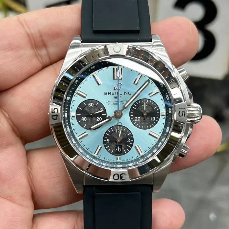 Breitling Chronomat PB0134101C1S1 Replica - IJsblauwe Wijzerplaat Geribbelde Lunette