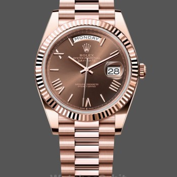 Replica Heren Rolex Day-Date-228235, 40mm, Chocoladebruine wijzerplaat, geribbelde lunette