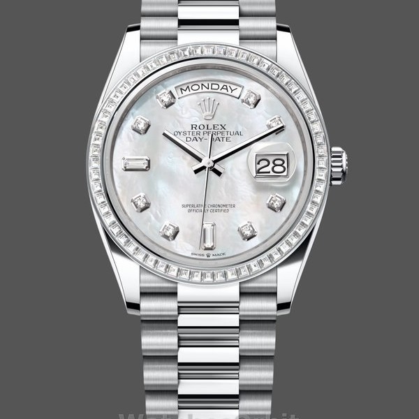 Replica Rolex Sky-Dweller 42-336934 0002, witgoud, geribbelde lunette, groene wijzerplaat voor heren